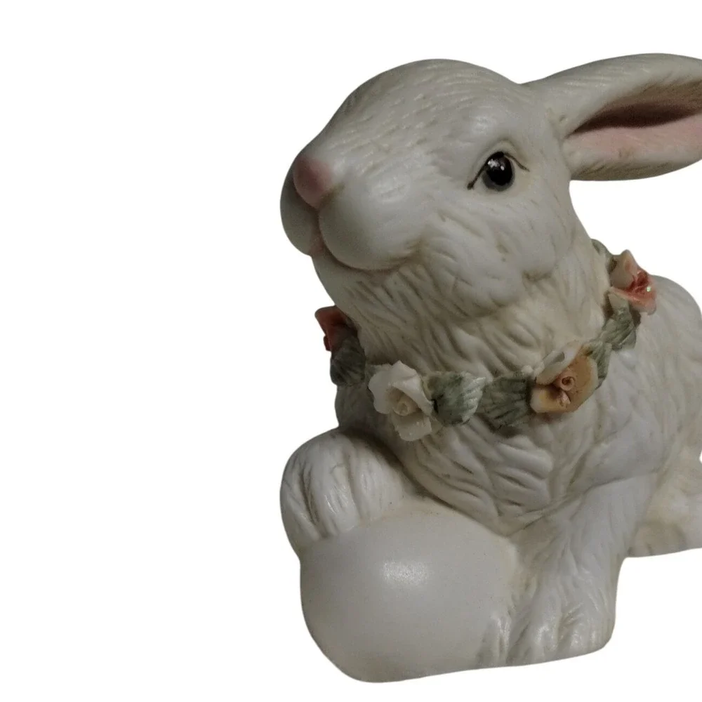 K's Collection‎ Easter Bunny Figurine with Floral Wreath Spring Decor